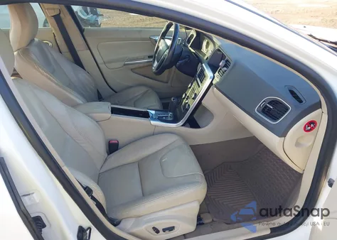 2012 Volvo S60 T5 z USA, uszkodzony, nr VIN YV1622FS0C2114804